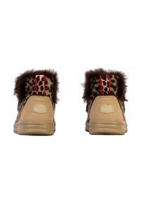 Bottines en fourrure, beige, avec un imprimé léopard et des rayures orange. Présentent un dessus texturé et une semelle rembourrée pour le confort.
