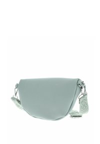 Sac en cuir vert clair avec un design courbé, doté d'une bandoulière à motifs et de quincaillerie métallique. Texture lisse avec un look minimaliste.