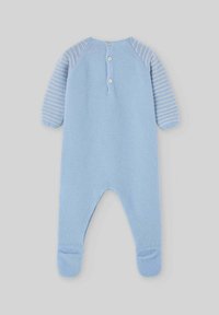 Monísimo overol de punto azul claro con mangas a rayas y cierre de botones en la espalda. Tejido suave con parte inferior con pies para mayor calidez.