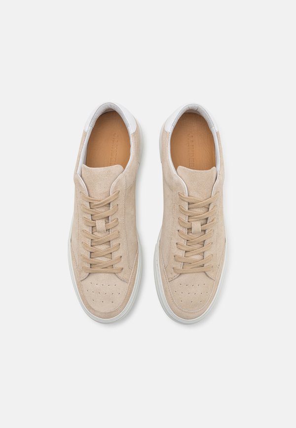 ART SIGNATURE  - Trainers - moonbeam2