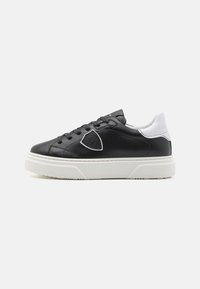 Pasirinkta, black/white/silver