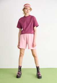 Carhartt WIP AMERICAN SCRIPT - Camiseta básica - dusty fuchsia