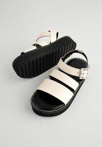 Next CHUNKY - Sandaalit nilkkaremmillä - cream