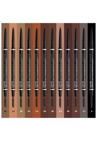 Collection de crayons à sourcils comprenant 12 teintes, chacun avec une pointe fine et une brosse spoolie. Emballage noir avec texte blanc sur un fond dégradé.