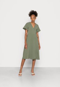 VILA VILOVIE WRAP DRESS - Denní šaty - four leaf clover