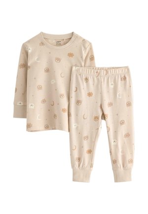 Lichtbeige pyjama set met een langemouwen top en een broek met elastische tailleband, met patronen van beren en wolken, en accenten van maan en sterren.