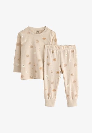 Lichtbeige pyjama set met een langemouwen top en een broek met elastische tailleband, met patronen van beren en wolken, en accenten van maan en sterren.