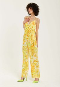 Liquorish AND ORANGE FLORAL PRINT V-NECK  - Jumpsuit - yellow