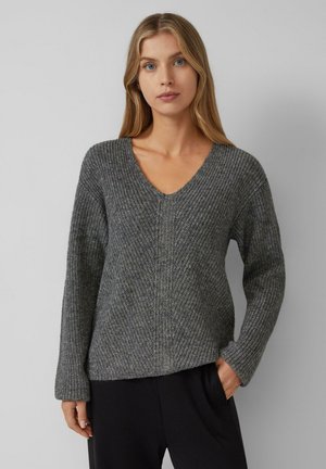 - Sweter