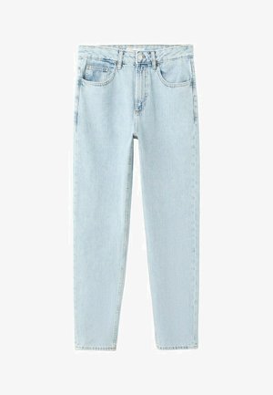 Jean bleu clair taille haute à jambes droites avec fermeture éclair frontale, bouton de fermeture et design cinq poches sur fond blanc.