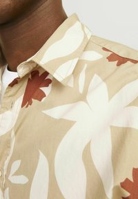 Jack & Jones JORJOSHUA ARUBA SHIRT - Shirt - maple syrup
