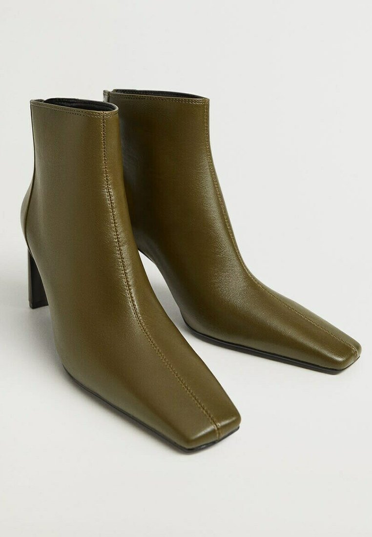 sas ankle boots