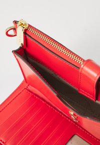 MICHAEL Michael Kors JET SET WRISTLET - Piniginė - burnt sienna