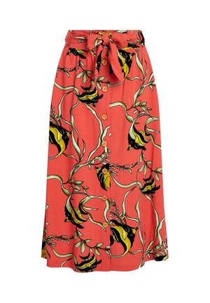 Koraalrode rok met een gestrikt taille, voorzien van een bloemen- en visontwerp in zwart en geel. Knopsluiting aan de voorkant voor bevestiging.