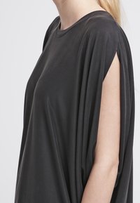 BCBGMAXAZRIA Denní šaty - black