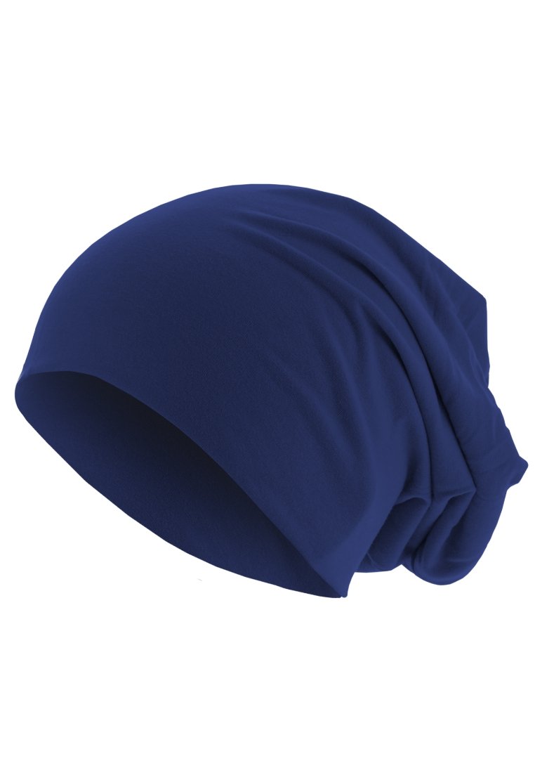 Rugalmas, sötétkék, laza beanie sapka, puha hajtásokkal és sima textúrával.