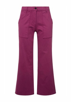 Fialové široké kalhoty z bavlny, které mají dvě přední kapsy, zapínání na jeden knoflík a poutka na opasek. Hladká textura s ležérním střihem.