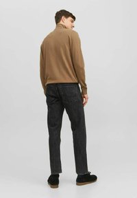 Jack & Jones JJEEMIL HALF ZIP - Trui - otter