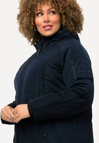 Ulla Popken HYPRAR FULLY  - Zimní kabát - marine