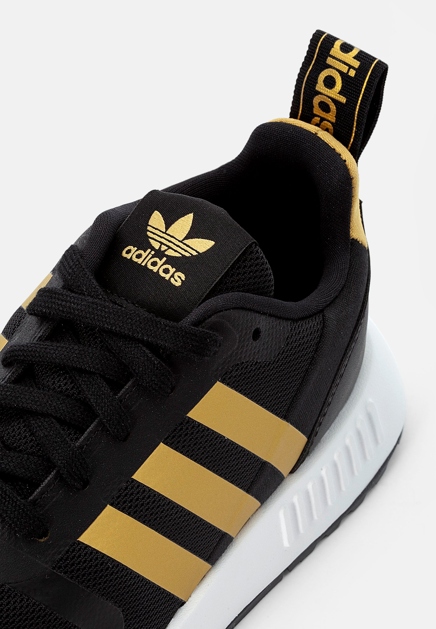 black and gold swift run adidas