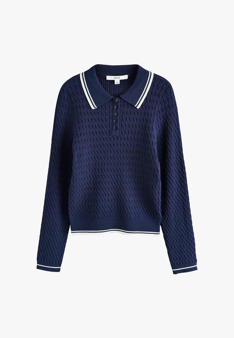 Granatowy, teksturowany sweter polo z długim rękawem, z białymi podwójnymi paskami na kołnierzu, mankietach i dolnym brzegu oraz plisą zapinaną na guziki.