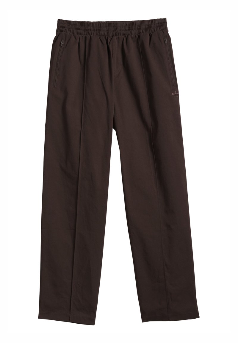 Pantaloni marroni con vita elastica, due tasche laterali, gambe dritte e un discreto logo sulla coscia superiore. Tessuto liscio e leggero.