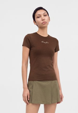 Tommy Jeans, SLIM LOGO TEE - Обикновена тениска - pure brown