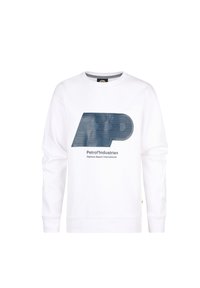 Witte sweatshirt met een grote marineblauwe grafische 'P' en tekst die leest "Petrol Industries Daytona Beach International." Lange mouwen.