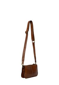 Sac bandoulière en cuir brun avec une texture lisse, doté d'une fermeture éclair et d'une sangle ajustable, rehaussé de quincaillerie dorée.