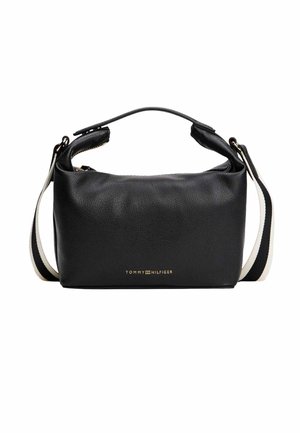 Borsa a tracolla in pelle nera con texture morbida, chiusura con zip e logo dorato "Tommy Hilfiger". Dotata di tracolla staccabile con dettagli bianchi.