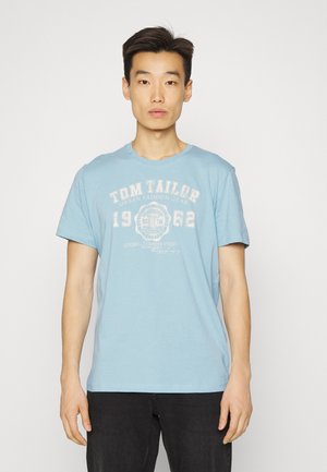 LOGO TEE - Print T-shirt - calm cloud blue