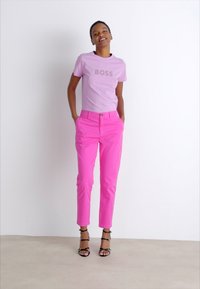 BOSS TACHINI - Chino kalhoty - bright purple