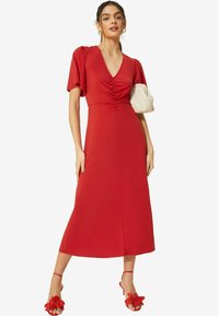Friends Like These RUCHED FRONT FLUTTER SLEEVE MIDI - REGULAR FIT - Jerseykjole - red