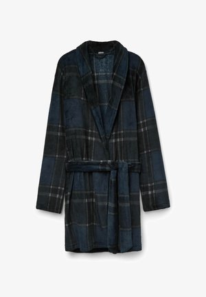 Navyblauwe geruite badjas van zachte, gestructureerde stof. Heeft een sjaalkraag, lange mouwen en een bijpassende riem.