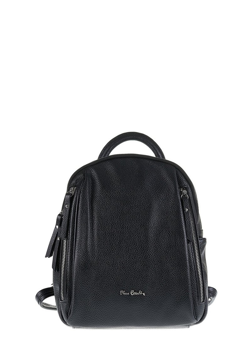 Zwarte leren rugzak met een gestructureerd oppervlak, dubbele ritszakken en een handvat aan de bovenkant. Compact en functioneel ontwerp.