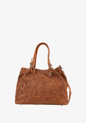 Bruine leren handtas met een geperst bloemenpatroon, dubbele handvaten en een verstelbare schouderband. Inclusief een decoratieve charm.