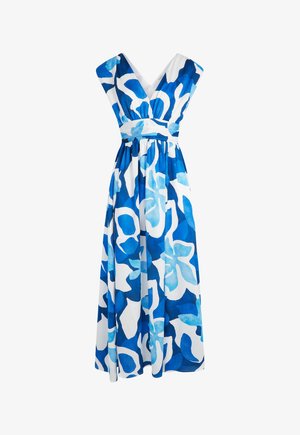 Maxikleid mit V-Ausschnitt, kurzen Ärmeln und einem floralen Muster in verschiedenen Blautönen auf weißem Hintergrund. Der Stoff wirkt leicht.