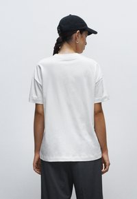Henry Tiger TRUE BLANKS - CONTEMPORARY OVERSIZED - Jednoduché tričko - white