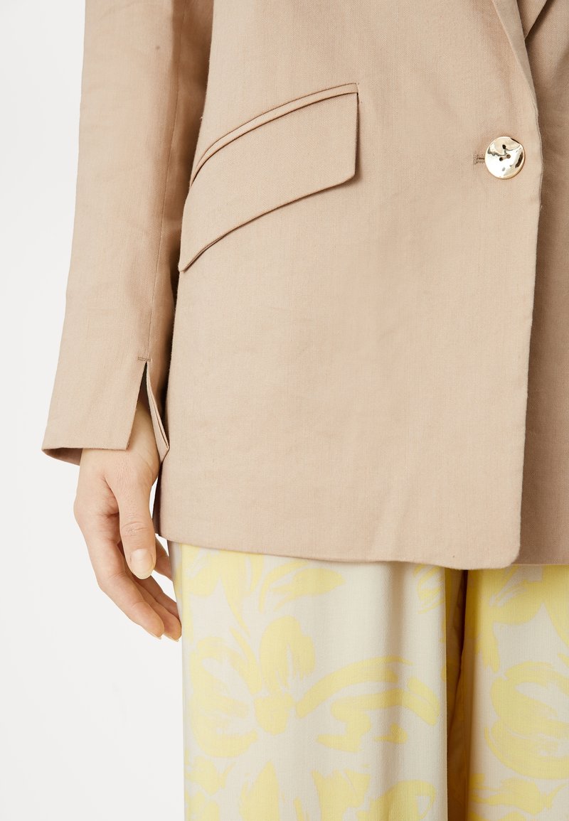 Damen Leichte Jacken | s.Oliver BLACK LABEL Blazer beige - XT87892 Damen Leichte Jacken | s.Oliver BLACK LABEL Blazer beige - XT87892