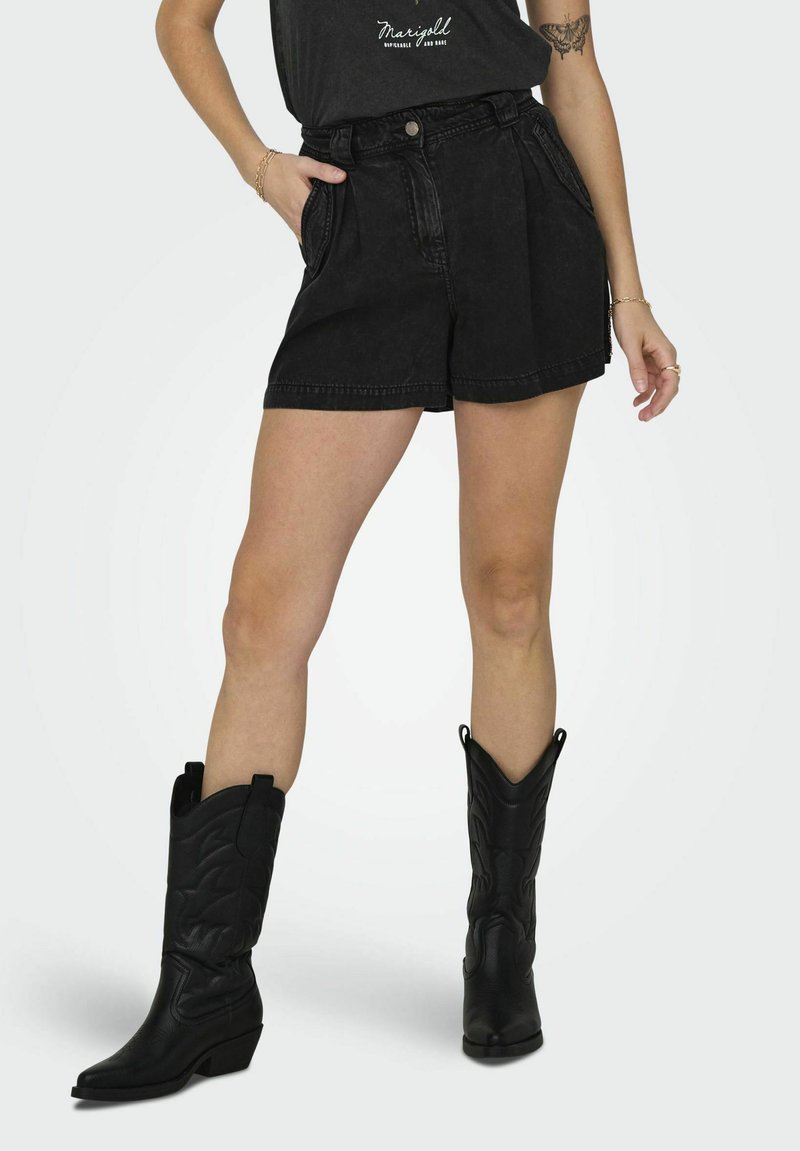 ONLY NORMAL GESCHNITTEN OVERALL - Shorts vaqueros - black