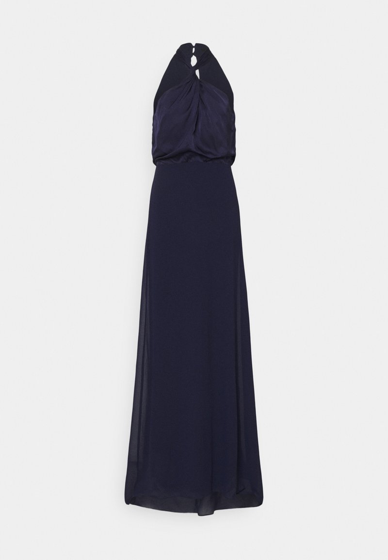Robe de soirée bleu marine avec un col halter et un corsage froncé. La jupe tombe jusqu'au sol, présentant une texture lisse et un design minimaliste.