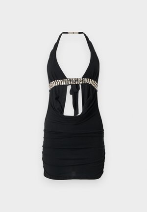 Mustast halter-kaelusega minikleidi sügav esikaaristus ja hõbedaste naeltega rihm rinna all, voltidega seelik.