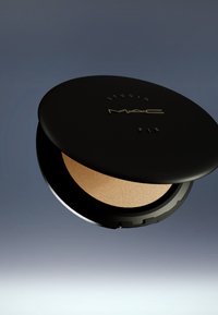 MAC STUDIO FIX POWDER PLUS FOUNDATION REFILL - Fond de teint - nc42 beige