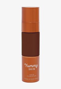 Danessa Myricks Beauty YUMMY SKIN SERUM FOUNDATION - Foundation - 24w