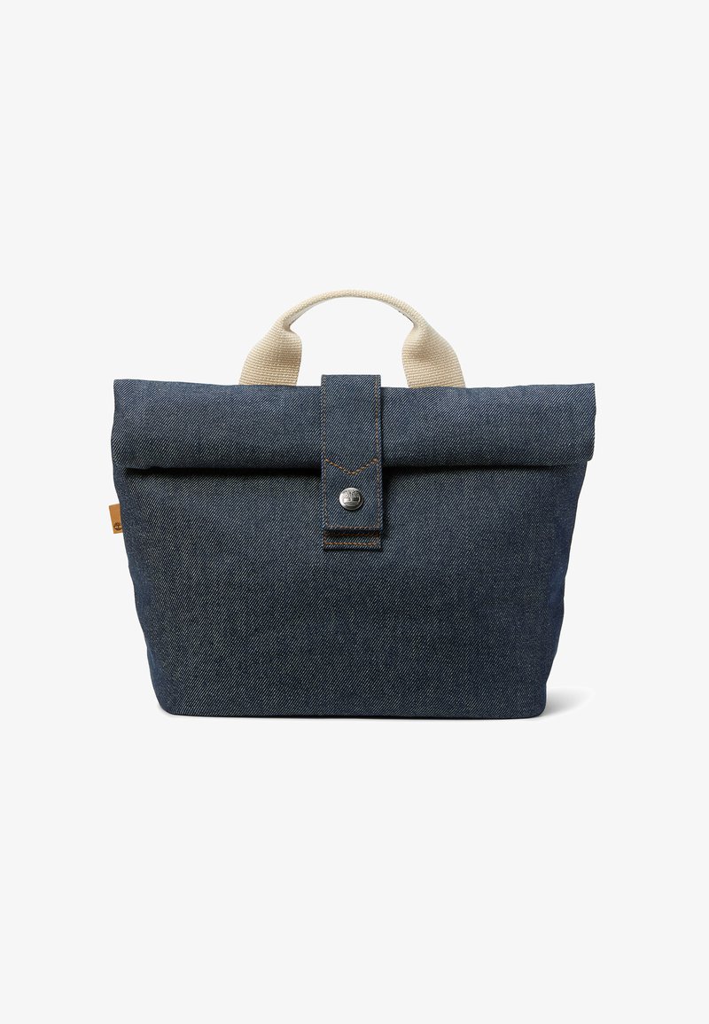 Donkere blauwe denim draagtas met opgerolde bovenkant, handvatten van crèmekleurige stof en een druksluiting, met contrasterende stiksels en een voorkant tab.