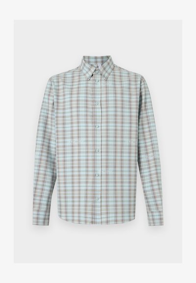 Πουκάμισο με κουμπιά και μακριά μανίκια, με κολάρο με μυτερή άκρη, με καρό μοτίβο σε ανοιχτό μπλε, μπεζ και καφέ, σε λευκό φόντο.
