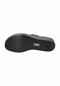 Suela de zapato negra con ranuras horizontales y una etiqueta rectangular con el logo que muestra "Hecho en Italia".
