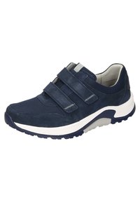 Zapatilla azul marino con materiales de ante y malla, que presenta tres tiras de Velcro, una entresuela blanca y una suela exterior de goma texturizada.
