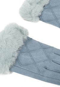 Guanti azzurri chiari realizzati in morbido suede, con un polsino in pelliccia sintetica e un design trapuntato con motivi a rombo.