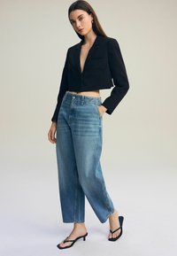 Next Blejzr - black